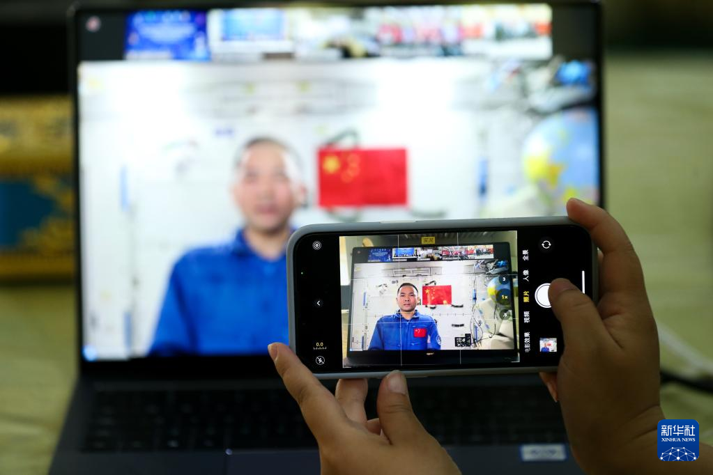 ミャンマーの若者、中國宇宙ステーション乗組員と対話
