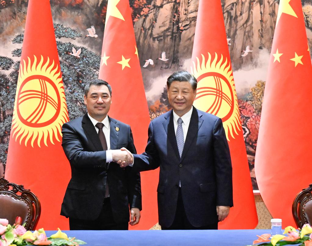 習近平主席、キルギス大統領と會談　共同宣言に署名
