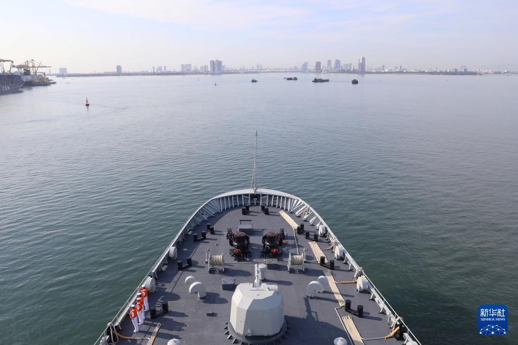 中国海軍の訓練艦「戚継光」、ベトナム訪問