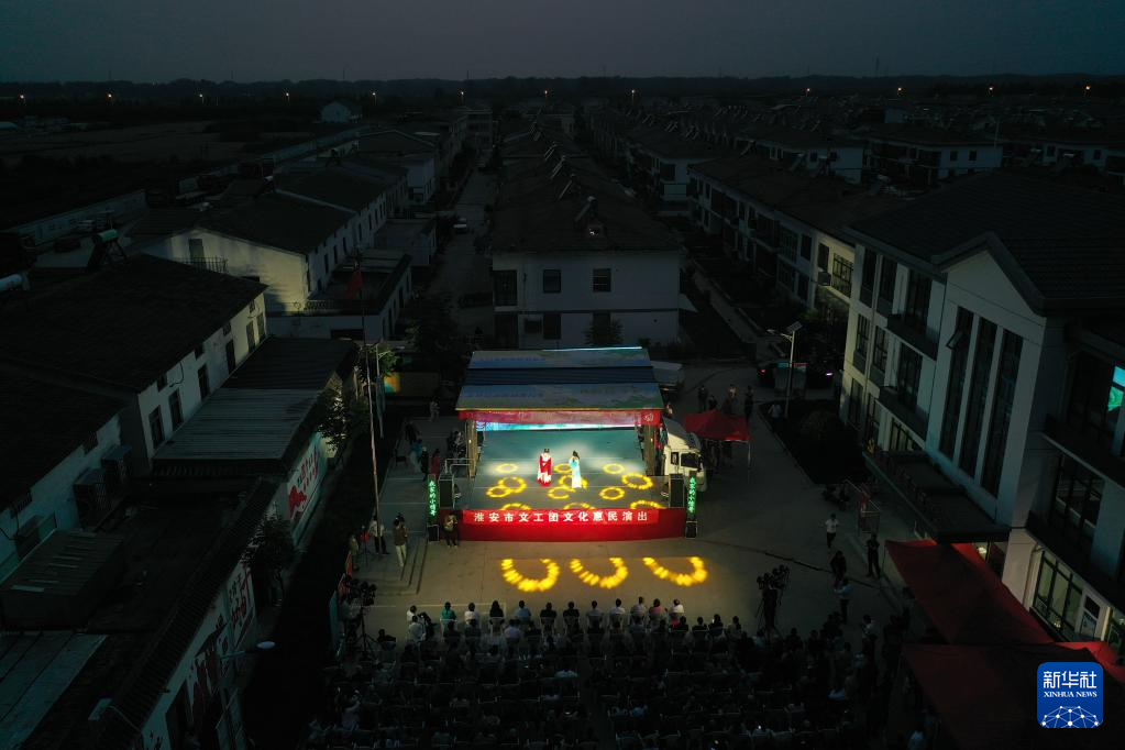 文芸公演で村民に娯楽を提供　江蘇省淮安市