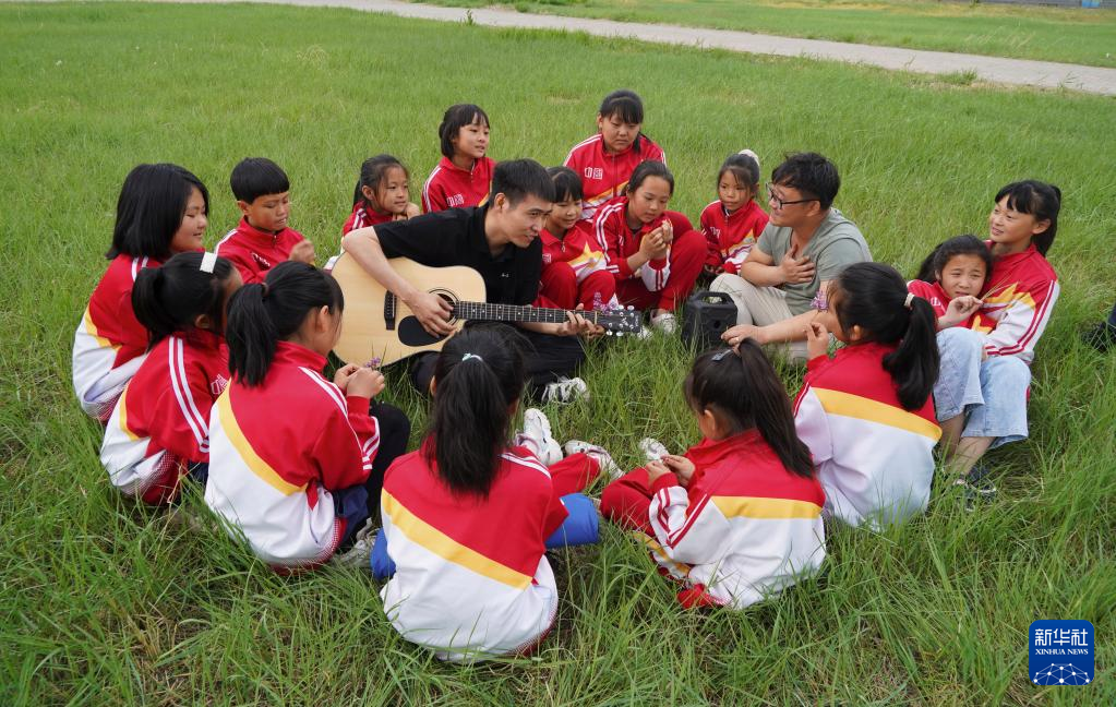 農村の音楽クラスに子どもたちの歌声響く　黒竜江省安達市