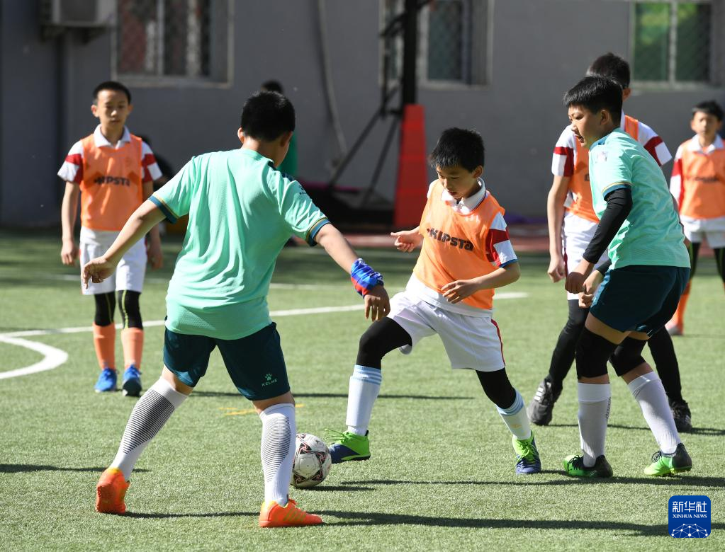 サッカーで子どもたちの成長を後押し　北京市