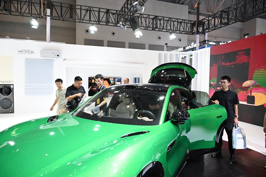 世界スマート産業博で注目を集めるコネクテッド新エネ車 中国重慶市