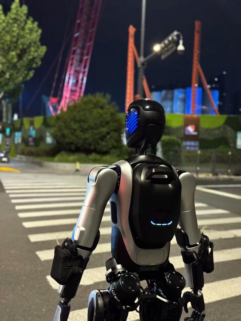 歩行距離100キロ以上、人型ロボットがギネス記録 上海市