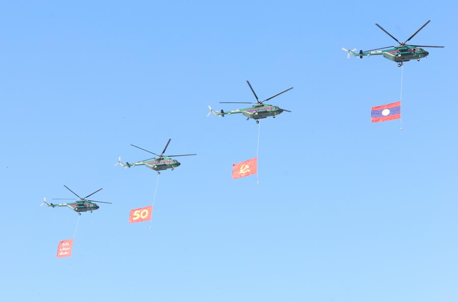 ラオスで人民民主共和国成立50周年の祝賀行事