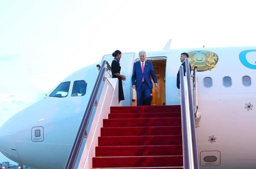 カザフ大統領、上海到着 世界AI大会出席へ