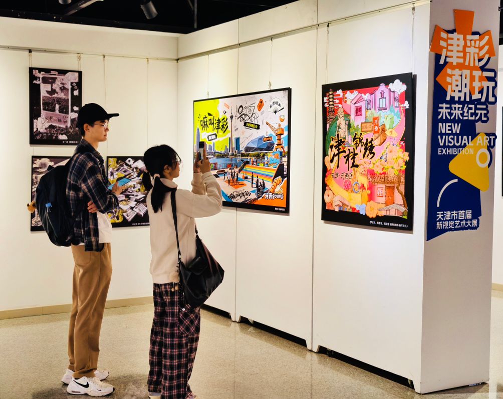 中国・天津で芸術展開幕 地域の魅力を描く作品多数